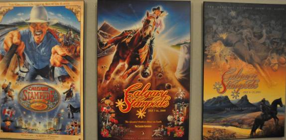 Propagandas do famoso e concorrido rodeio de Calgary, no Canadá